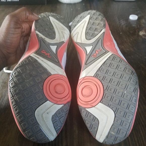 Ryka running shoes peach and creme - Picture 3 of 5